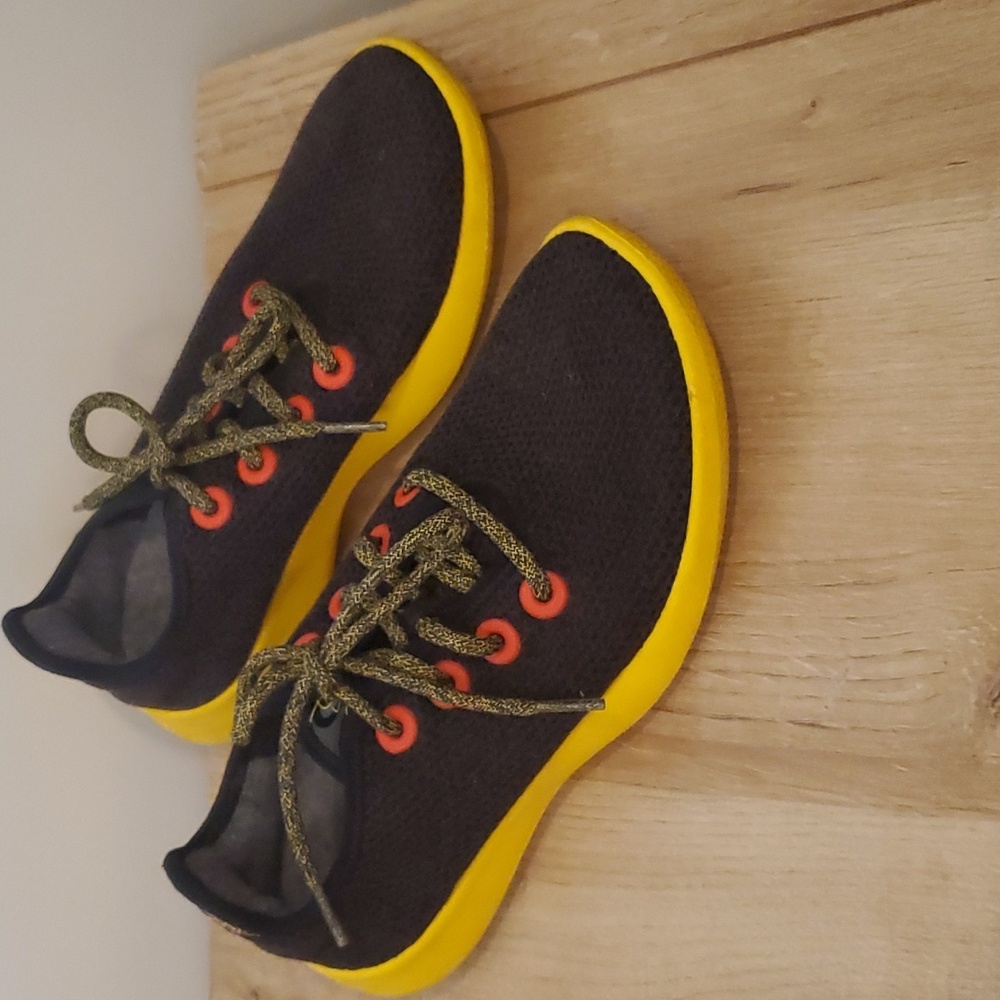 Allbirds Tree Runners Black and Yellow Size 8 Womens